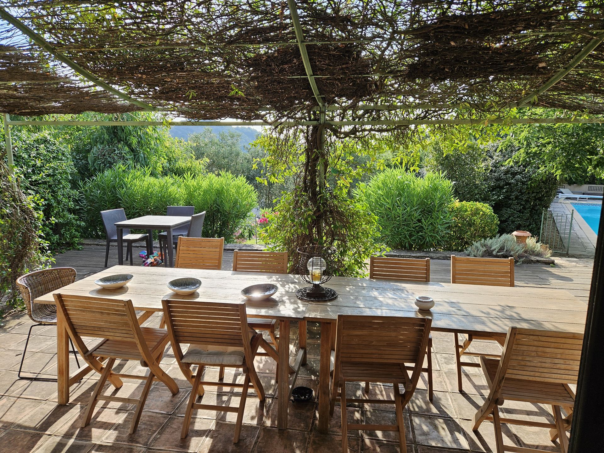 The long table under the pergola